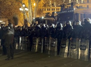 Участников митинга у станции метро Руставели в Тбилиси разогнали