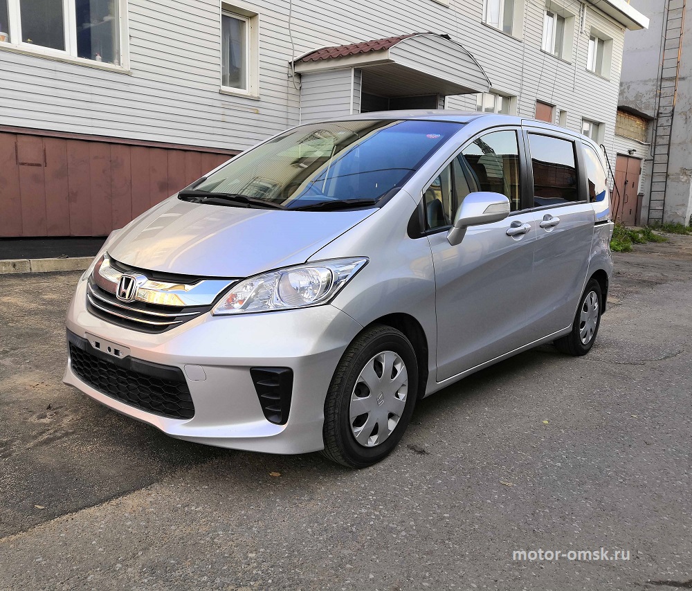 Аренда минивена Honda Freed 6 мест